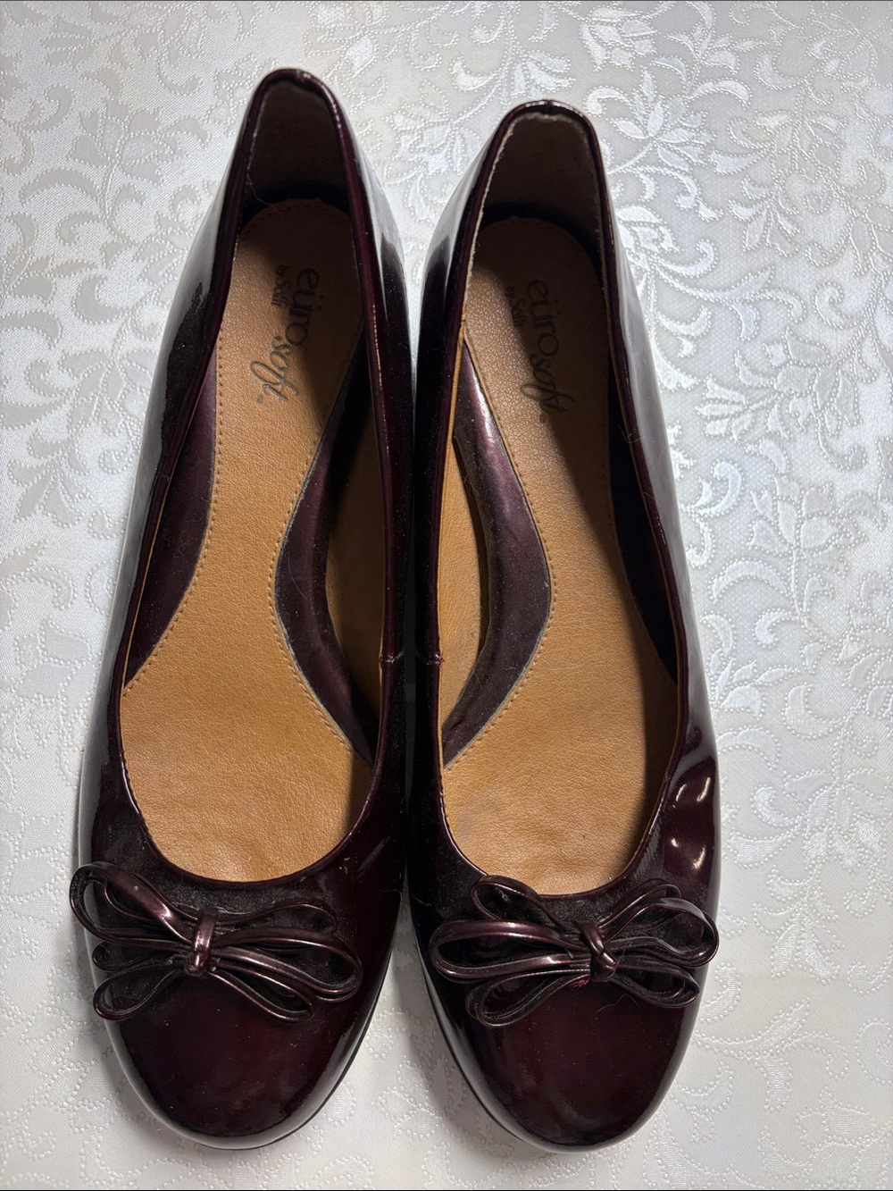 Eurosoft by Sofft Women's Burgundy Patent Leather Low Heel with Bow